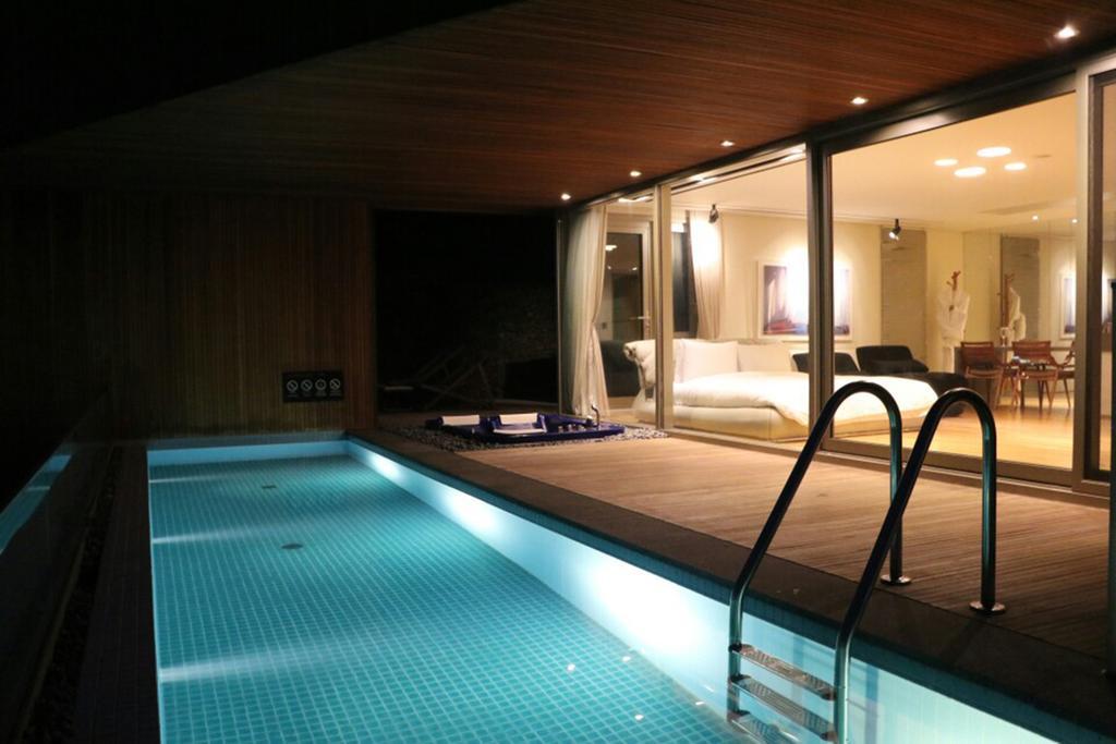Bayhill Pool & Villa Seogwipo Exterior photo